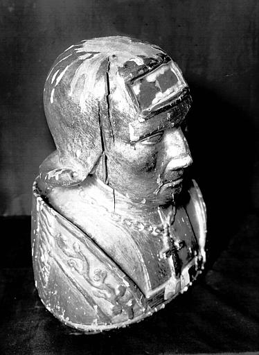 Buste reliquaire de saint Gobrien en bois argenté : profil, état avant restauration