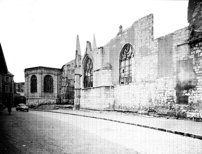 Façade sud, vers l'ouest