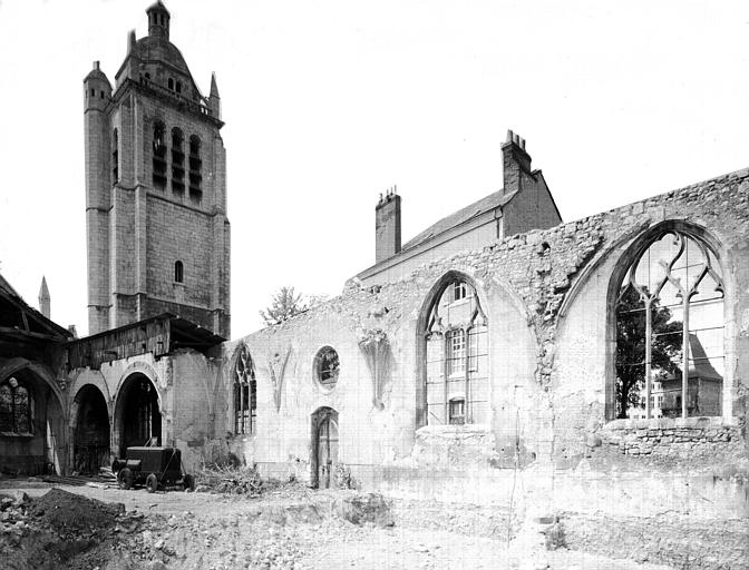 Intérieur : mur nord vers l'ouest et tour Saint-Paul