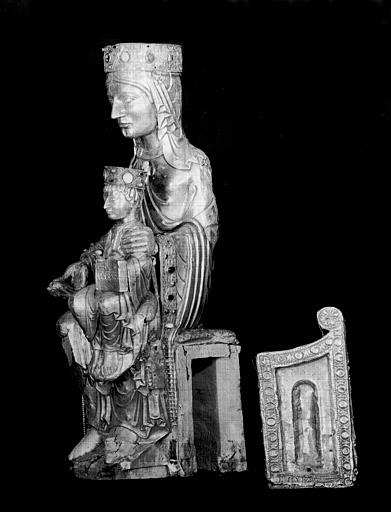 Statue sur âme de bois avec plaques d'argent, Vierge à l'Enfant :  trois-quart senestre