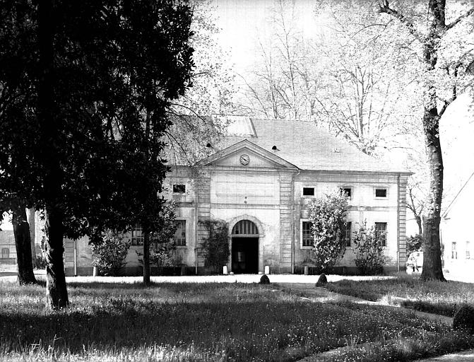 Manège, façade