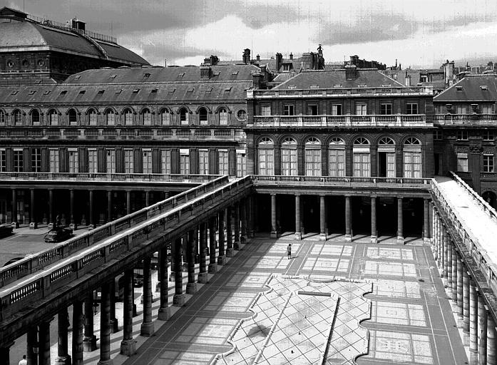 Galerie d'Orléans et pavillon du Conseil économique