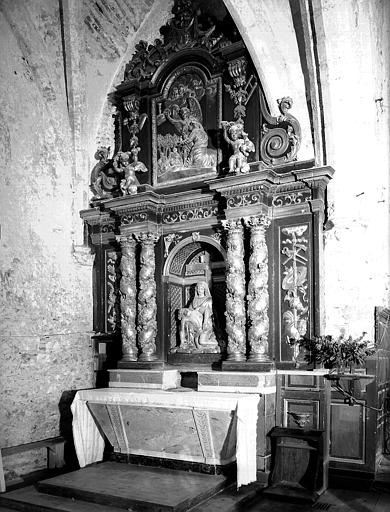 Chapelle Notre-Dame-de-Pitié : autel et retable, en bois sculpté et peint