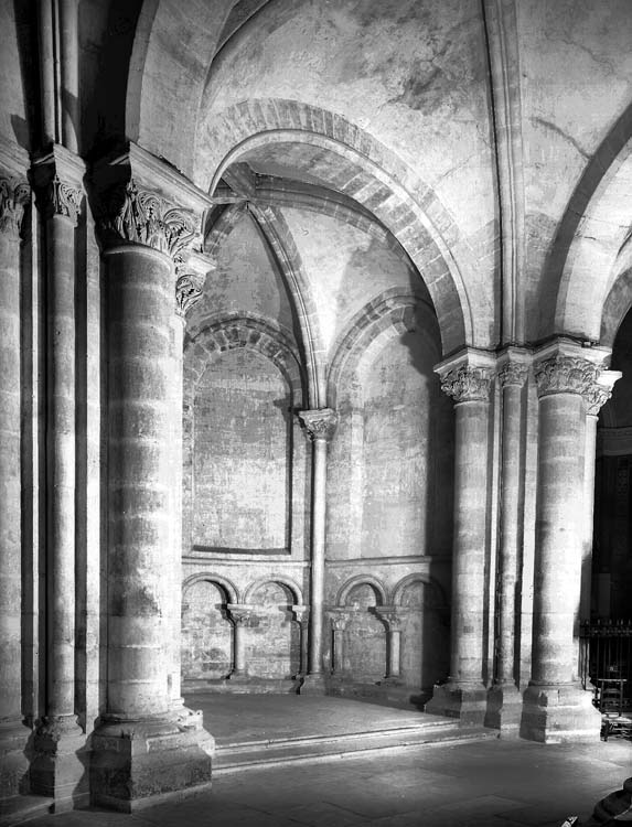 Troisième chapelle nord du déambulatoire : ouverture sur le déambulatoire