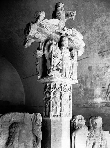 Calvaire provenant de l'église de Villanière, revers : Vierge à l'Enfant entre saint Michel et un évêque