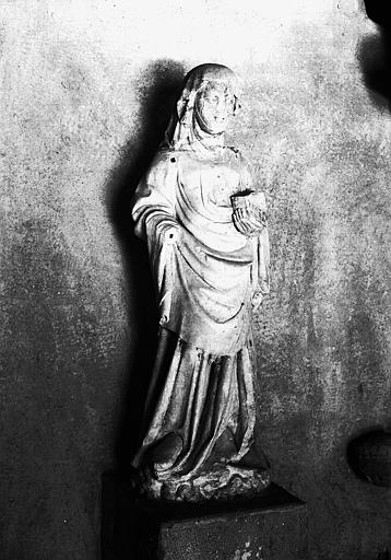 Statue pierre : femme drapée dite sainte Basilice - © Ministère de la Culture (France), Médiathèque du patrimoine et de la photographie, diffusion RMN-GP