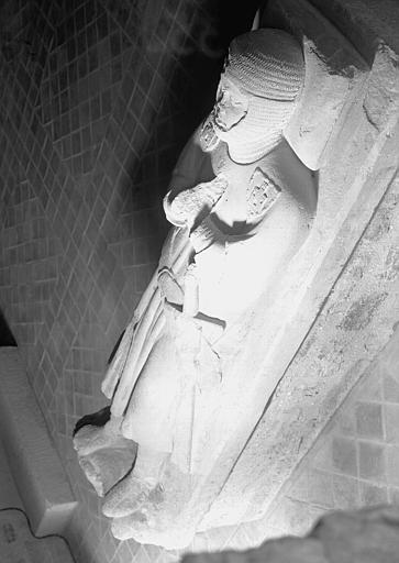Statue funéraire en pierre : gisant d'un chevalier - © Ministère de la Culture (France), Médiathèque du patrimoine et de la photographie, diffusion RMN-GP