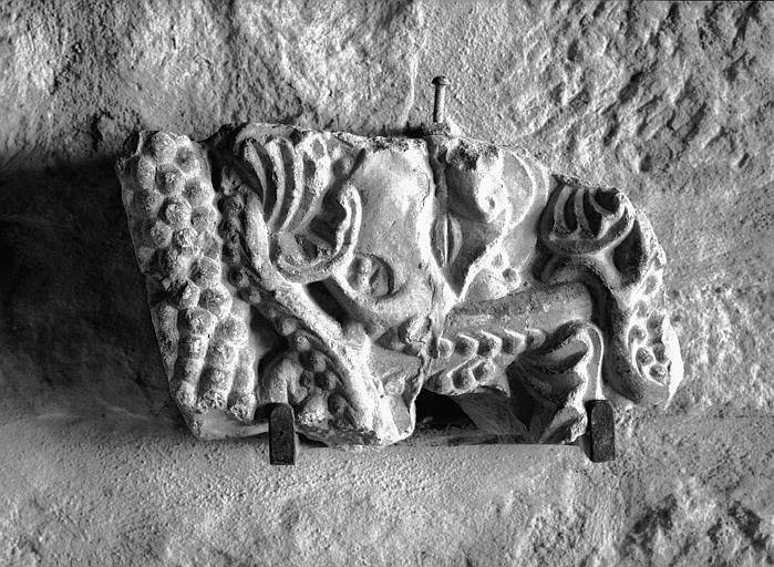 Fragment de sarcophage en marbre, époque mérovingienne