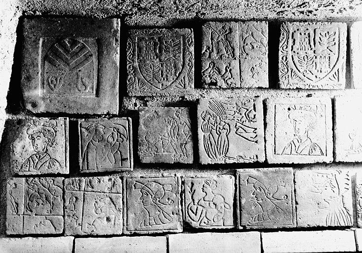 Carreaux de dallage gravés, brique : sujets divers - © Ministère de la Culture (France), Médiathèque du patrimoine et de la photographie, diffusion RMN-GP