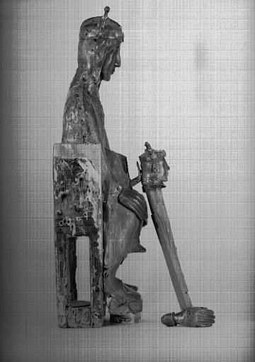Statue en plomb : Vierge à l'Enfant assise, profil, tête de l'enfant démontée