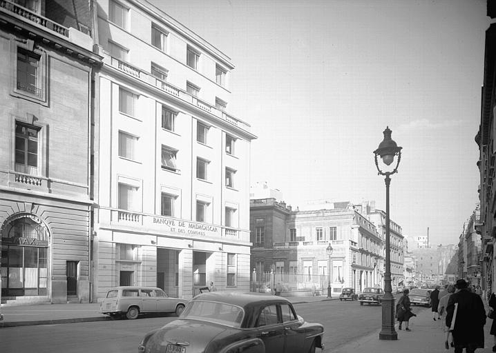 Vue de la Banque de Madagascar et de l'Hôtel de la Vaupalière