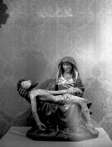 Groupe en bois polychromé : Vierge de Pitié - © Ministère de la Culture (France), Médiathèque du patrimoine et de la photographie, diffusion RMN-GP
