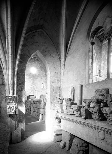 Intérieur : chapelle orientée au sud du choeur, angle nord-ouest