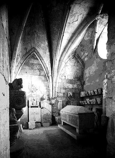 Intérieur : chapelle orientée au sud du choeur, vers le sud-est