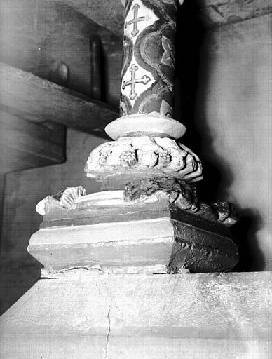 Chapiteau en pierre supportant une table d'autel, provenant de l'abbaye de Villelongue