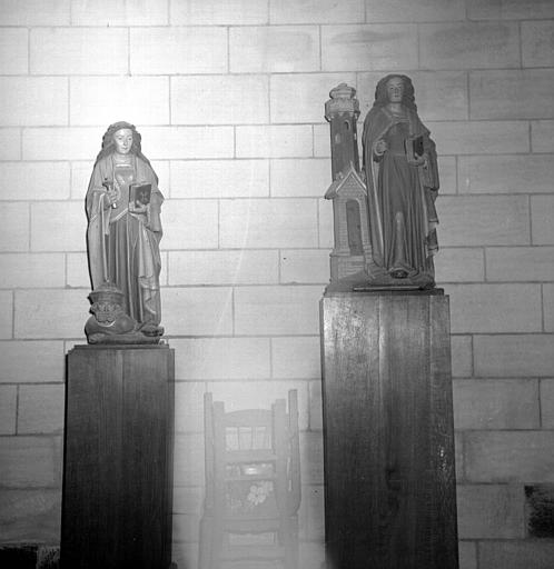 Deux statues : sainte Catherine et sainte Barbe