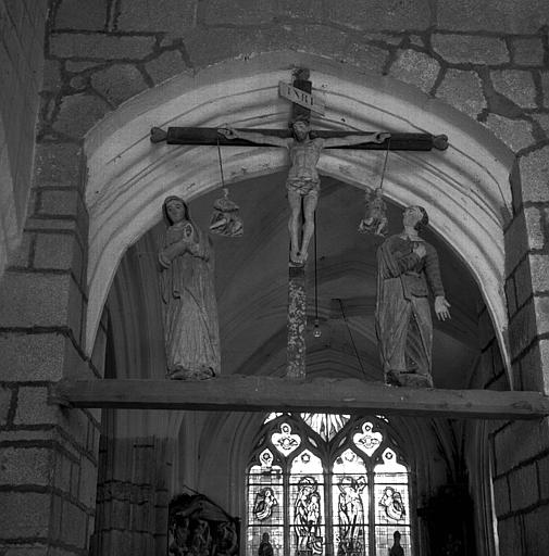 Poutre de gloire avec crucifixion, en bois sculpté et peint