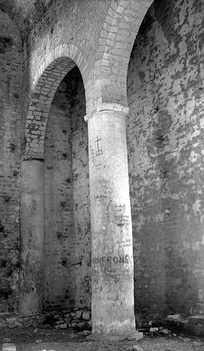 Intérieur, nef : grandes arcades côté nord