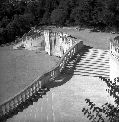 Escalier monumental menant aux cascades