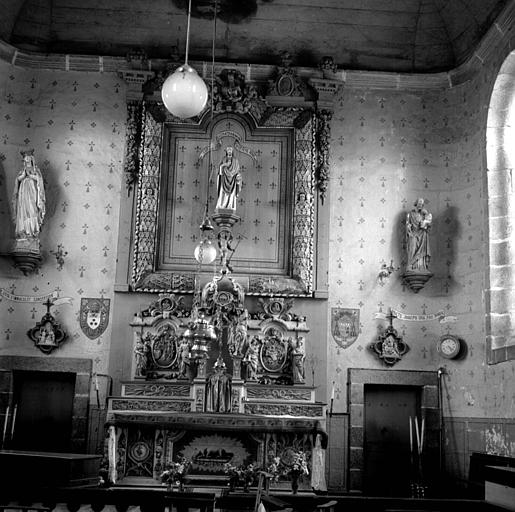 Retable du maître-autel en bois peint et doré
