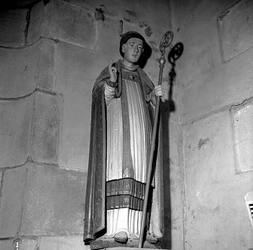 Statue en bois peint : saint Guénolé