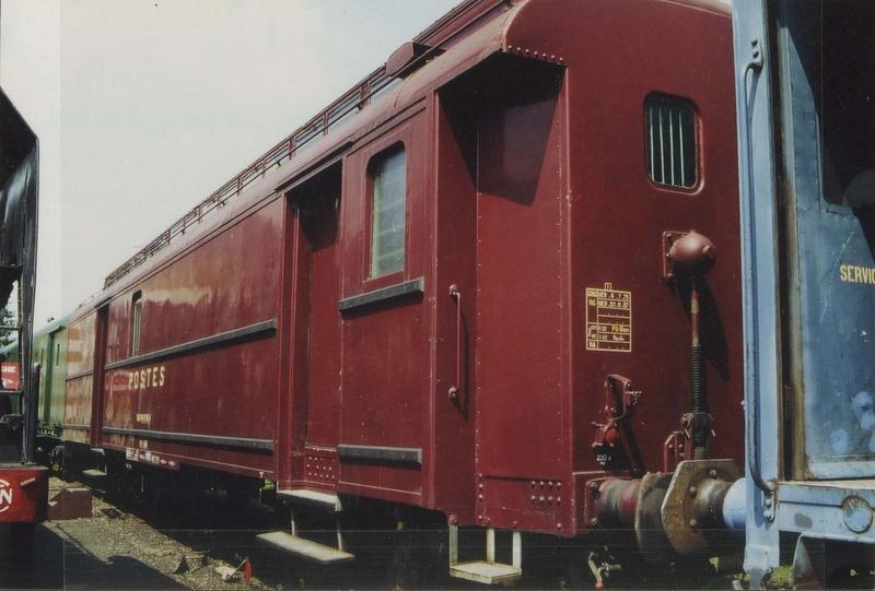 wagon : voiture mixte bureau-allège postale OCEM-FL, PE 695, vue générale - © Ministère de la Culture (France), Médiathèque du patrimoine et de la photographie (objets mobiliers), tous droits réservés