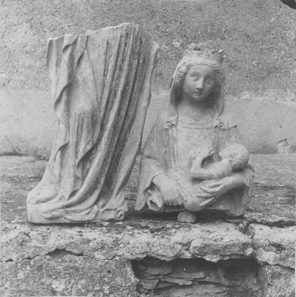 Statue : Vierge à l'Enfant