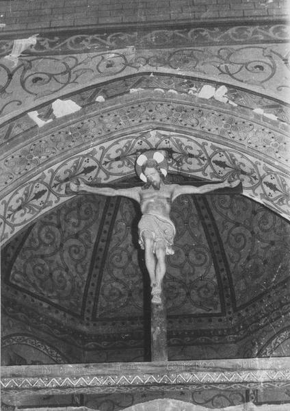 statue : Christ en croix, vue générale