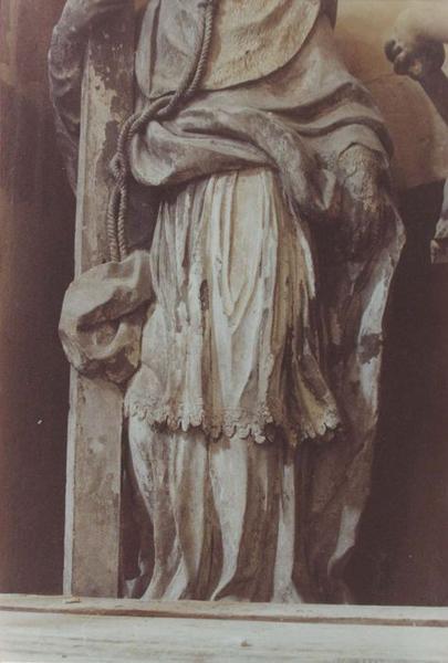 statue : saint Charles Borromée, vue partielle