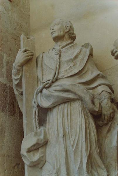 statue : saint Charles Borromée, vue partielle