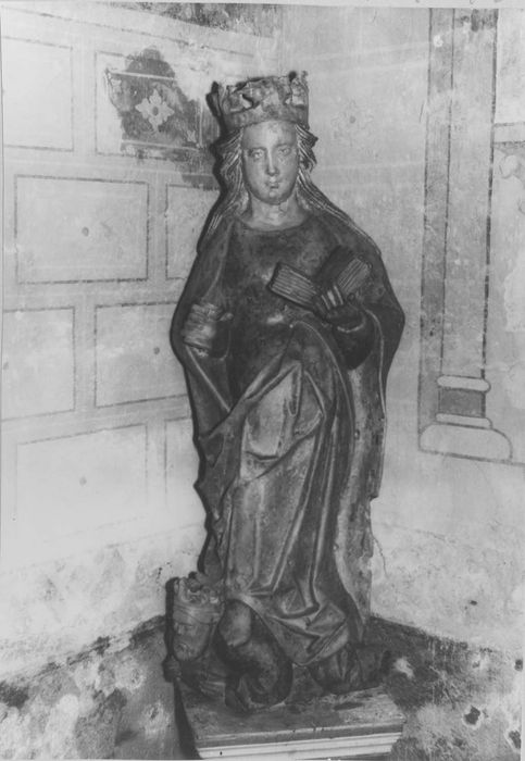 statue : sainte Catherine, vue générale