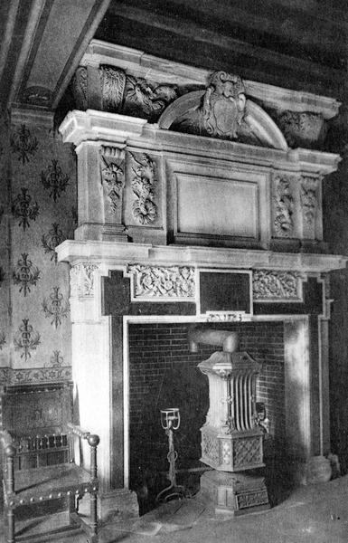 cheminée - © Ministère de la Culture (France), Médiathèque du patrimoine et de la photographie (objets mobiliers), tous droits réservés