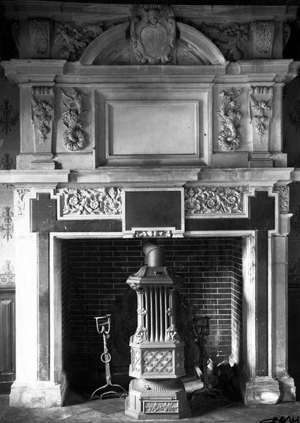 cheminée - © Ministère de la Culture (France), Médiathèque du patrimoine et de la photographie (objets mobiliers), tous droits réservés