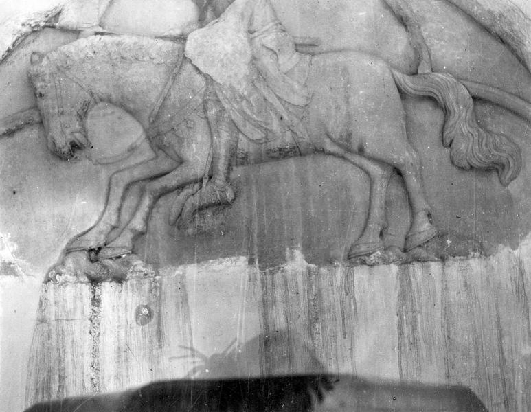 tympan, bas-relief : saint Georges à cheval - © Ministère de la Culture (France), Médiathèque du patrimoine et de la photographie (objets mobiliers), tous droits réservés