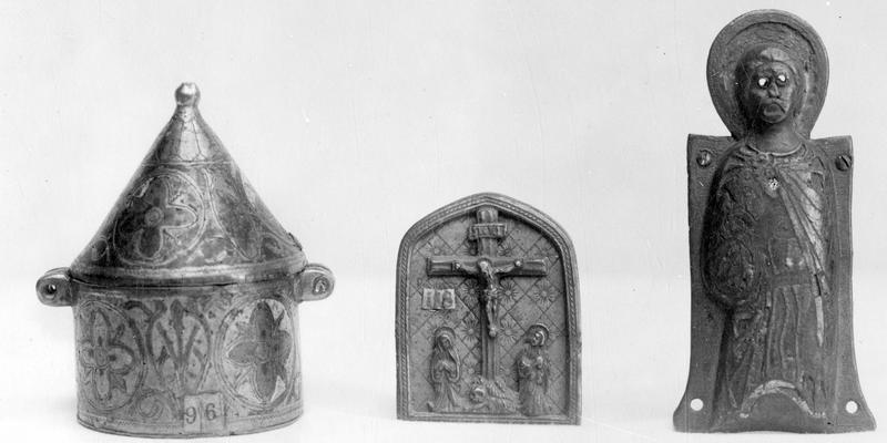 pyxide des malades-chrismatoire, baiser de paix, applique de châsse - © Ministère de la Culture (France), Médiathèque du patrimoine et de la photographie (objets mobiliers), tous droits réservés