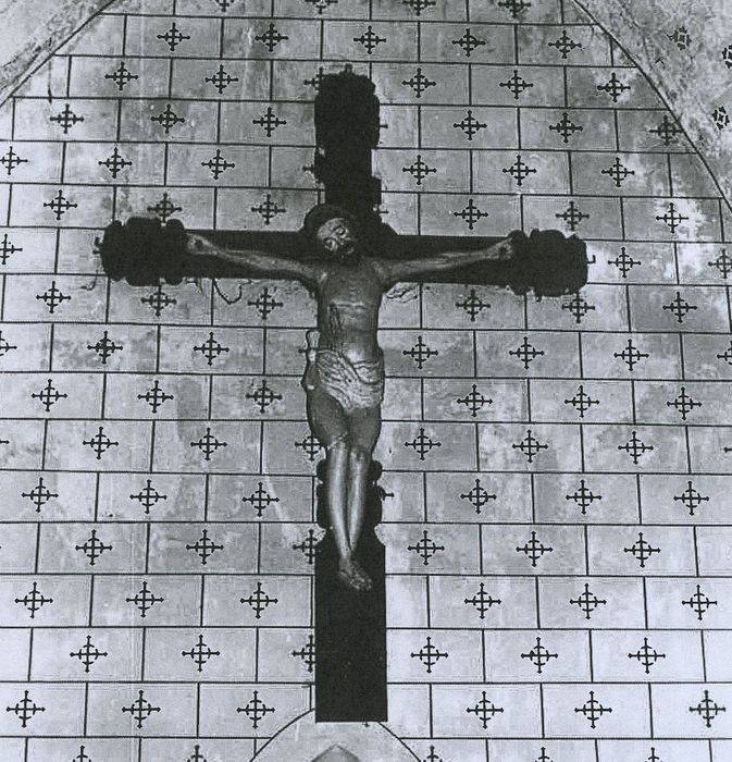 Statue : Christ en croix