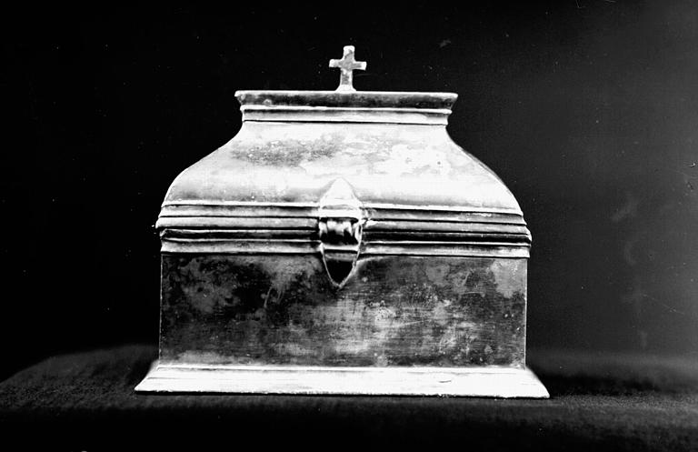 Boîte aux Saintes Huiles en étain - © Ministère de la Culture (France), Médiathèque du patrimoine et de la photographie, diffusion RMN-GP