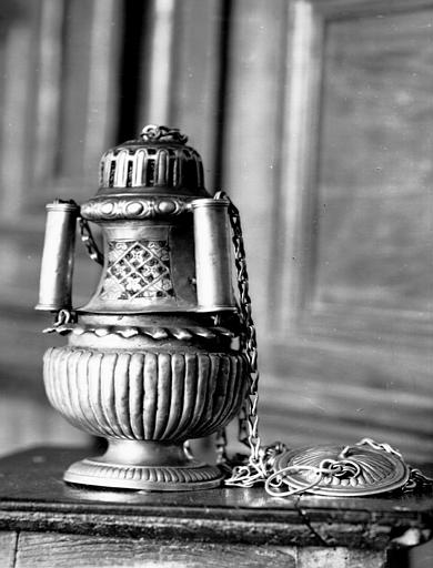 Encensoir en argent avec poinçons - © Ministère de la Culture (France), Médiathèque du patrimoine et de la photographie, diffusion RMN-GP