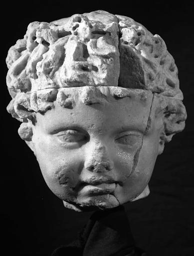 statue (tête) : Amour couronné de pampres - © Ministère de la Culture (France), Médiathèque du patrimoine et de la photographie, diffusion RMN-GP