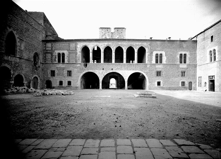 Cour intérieure : façade, dernier état