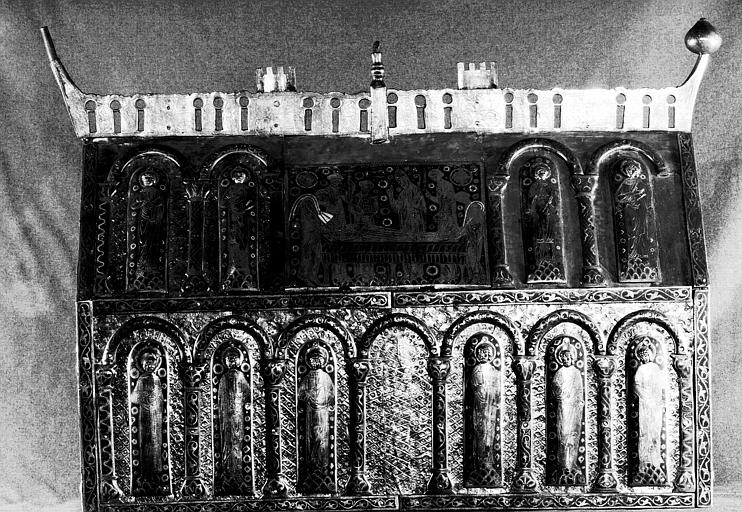 Grande châsse de saint Dulcine en cuivre doré et émaillé : face postérieure, état après restauration