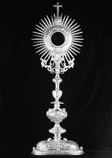 Ensemble d'un ostensoir en argent d'époque Louis XIV - © Ministère de la Culture (France), Médiathèque du patrimoine et de la photographie, diffusion RMN-GP