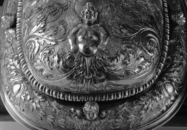 Détail du pied d'un ostensoir en argent d'époque Louis XIV - © Ministère de la Culture (France), Médiathèque du patrimoine et de la photographie, diffusion RMN-GP