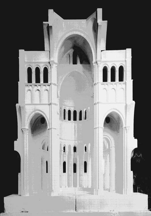 Maquette de restitution de l'église abbatiale : abside au droit du petit transept, vers l'est