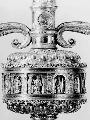 Croix processionnelle en argent doré : noeud