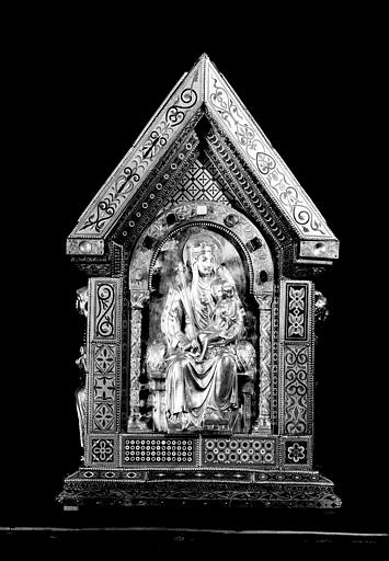 Châsse de saint Bernard en cuivre, argent et émaux : pignon avec Vierge