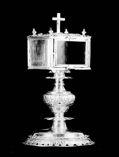 Reliquaire pédiculé d'argent et cristal ou verre - © Ministère de la Culture (France), Médiathèque du patrimoine et de la photographie, diffusion RMN-GP