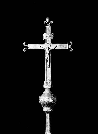 Croix processionnelle en argent : avers, état avant restauration - © Ministère de la Culture (France), Médiathèque du patrimoine et de la photographie, diffusion RMN-GP