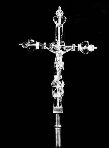 Croix processionnelle en cristal de roche et cuivre doré : avers, état après restauration