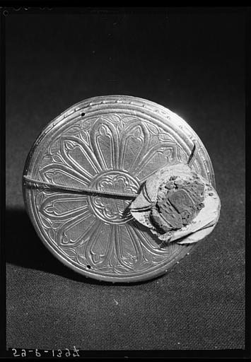Reliquaire du saint Sang doré et émaillé : revers - © Ministère de la Culture (France), Médiathèque du patrimoine et de la photographie, diffusion RMN-GP